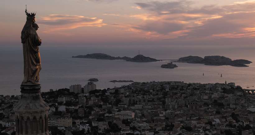 Marseille : Un banquet solidaire pour cÃ©lÃ©brer l'arrivÃ©e de la Flamme Olympique Ã  Notre Dame de la Garde