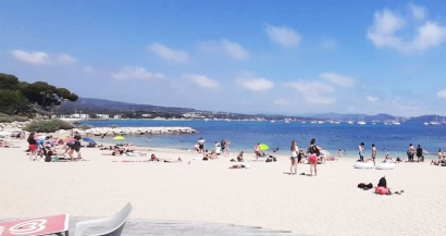 Camille Lellouche : A la plage, lecture, bronzage, baignade et du